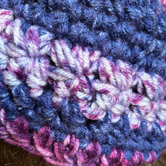 Crochet flower beanie medium beautiful acrylic yarn new - Picture 3 of 9